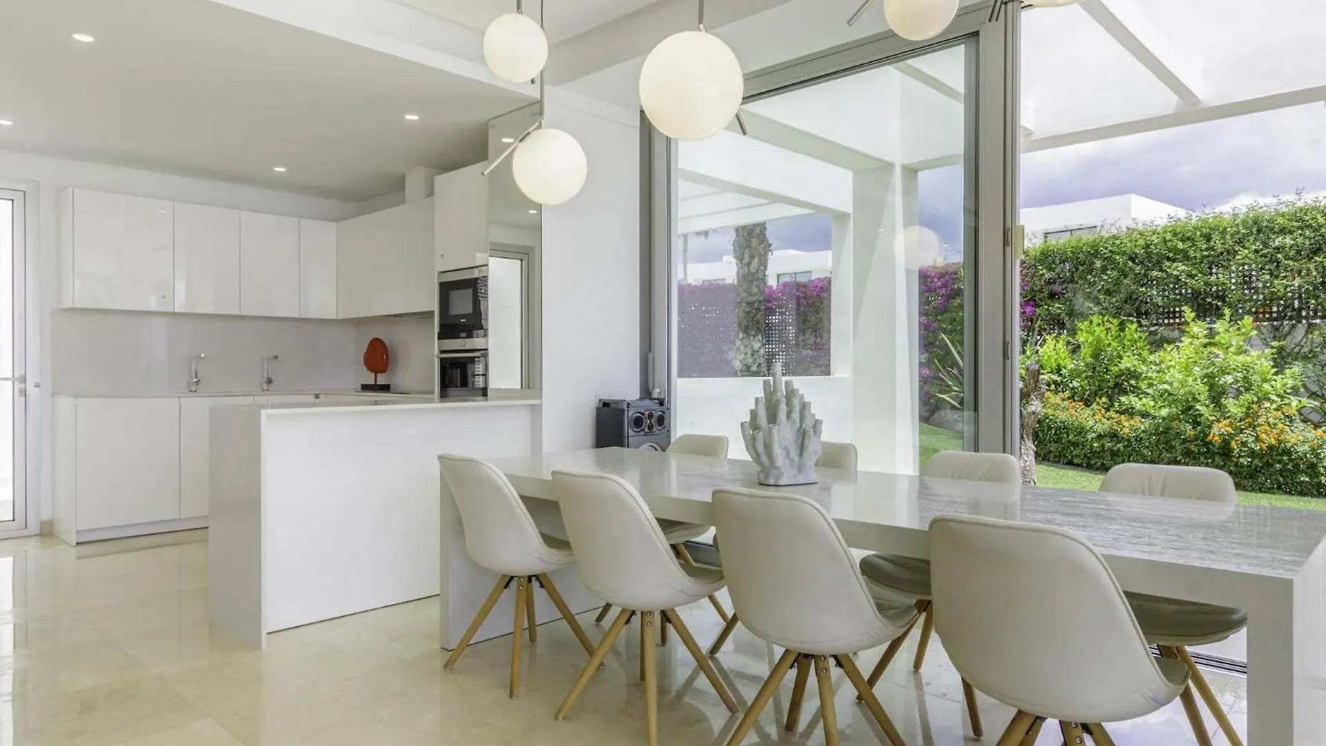 Fantastica Villa Moderna En Rio Real Marbella Spain
