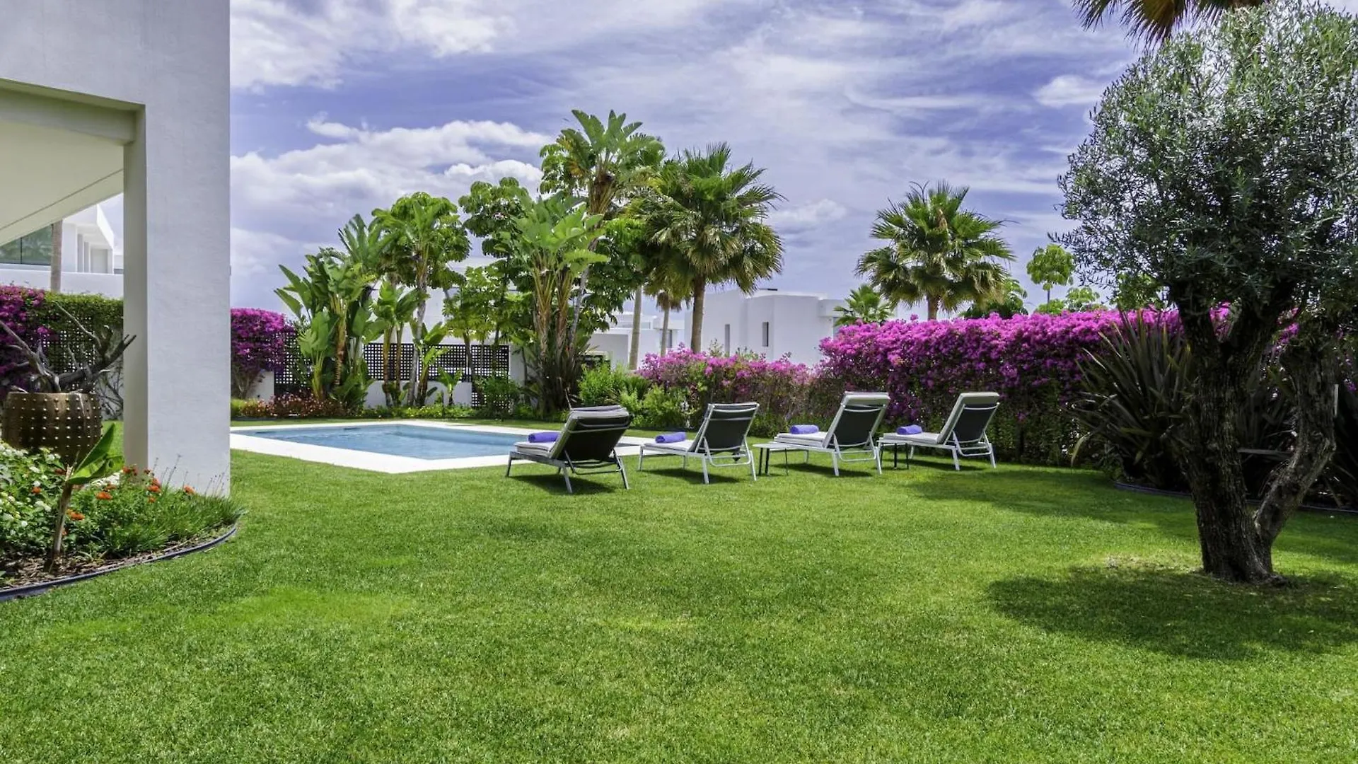Fantastica Villa Moderna En Rio Real Marbella Spain