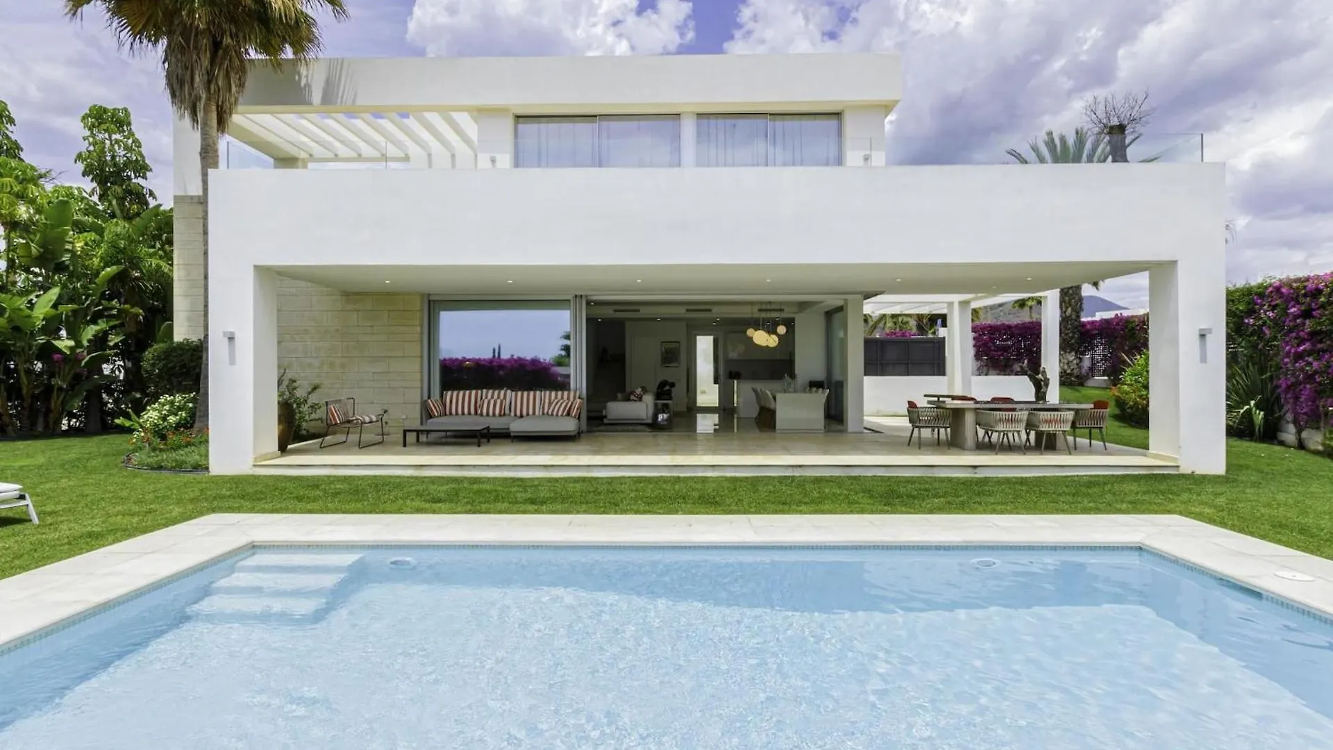 Fantastica Villa Moderna En Rio Real Marbella 0*,  Spain