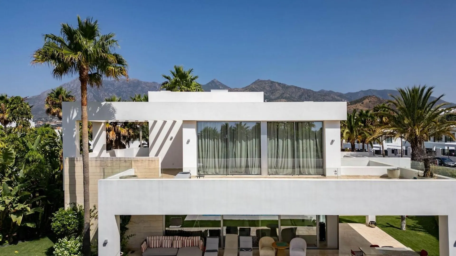 Fantastica Villa Moderna En Rio Real ماربيا